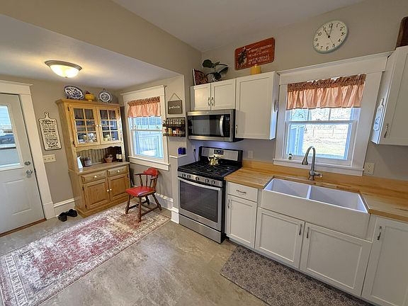 4th image of 414 1st Ave NE