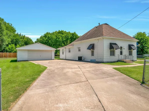 216 SE Davies St, Topeka, KS 66607