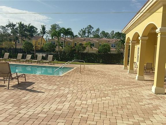 3rd image of 1325 Mariposa Cir #3-204