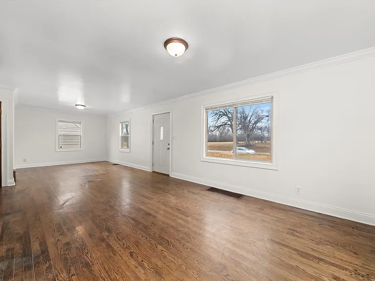 2512 Salem Blvd — Photo 4