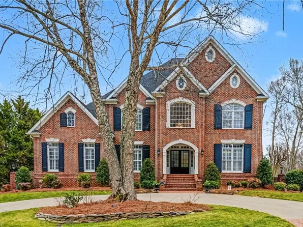 230 Ashbourne Lake Ct, Clemmons, NC 27012