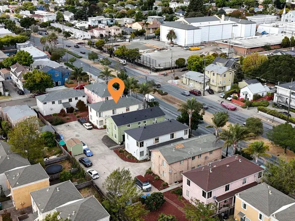 2758 Sacramento St, Berkeley, CA 94702