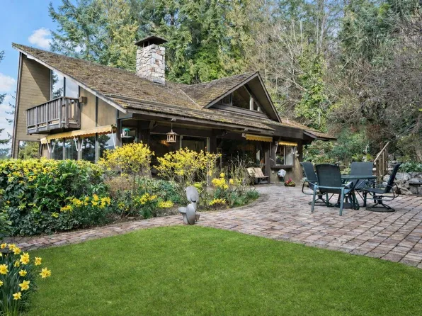 6035 Eagleridge Dr, West Vancouver, BC V7W 1W7