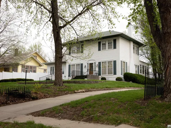 831 4th St, Pawnee City, NE 68420