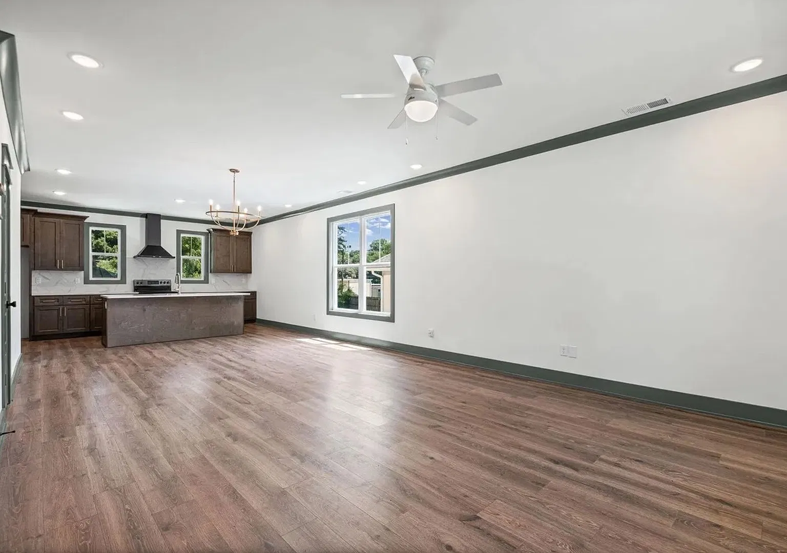 Stunning Home in Jackson Walk! — Photo 2