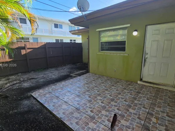 808 NE 10th St Unit 3, Hallandale, FL 33009