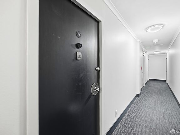 5th image of 946 Stockton St APT 9E
