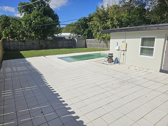 5th image of 1321 NW 7th Ave