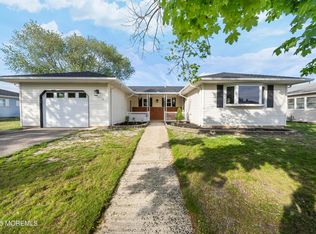 20 Tivoli St, Toms River, NJ 08757