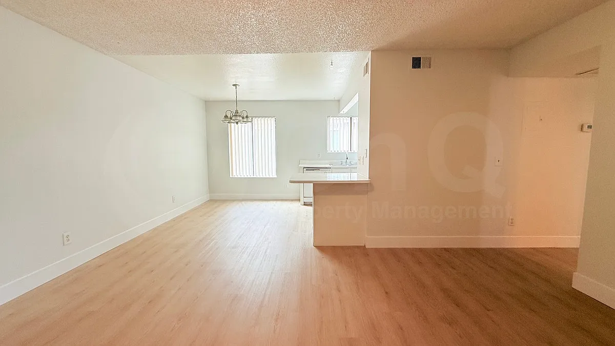 2 bed, 2.0 bath, 920 sqft, $1,349 — Photo 2
