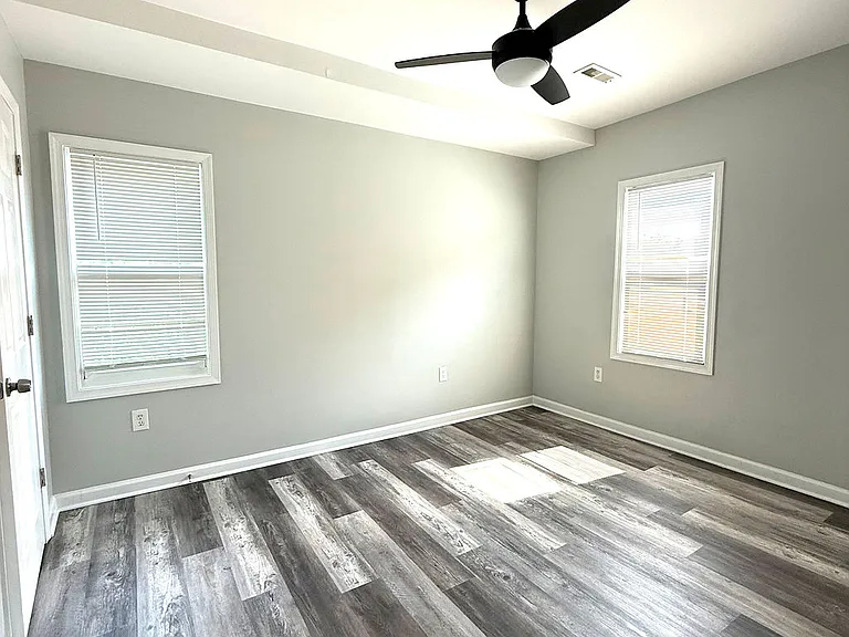 715 Somerset Pl NW — Photo 18