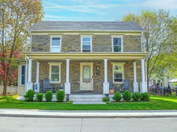 24 Green St, Milford Boro, NJ 08848