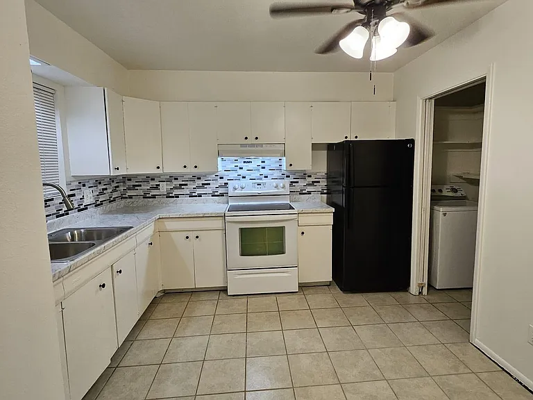 521 Palomas Dr SE #A — Photo 4