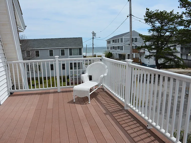 91 E Grand Ave — Photo 3