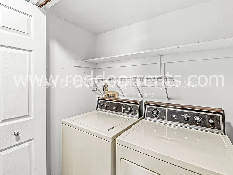1522 Lake Point Ln N — Photo 10