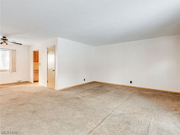 3rd image of 6862 Westview Dr