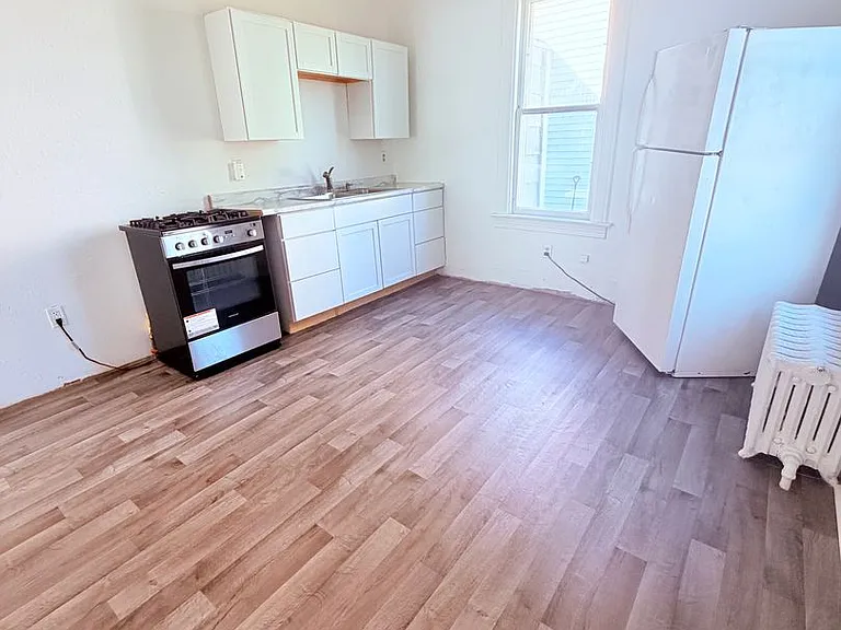 424 1st Ave SE — Photo 1