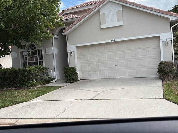 3rd image of 906 Glen Abbey Cir