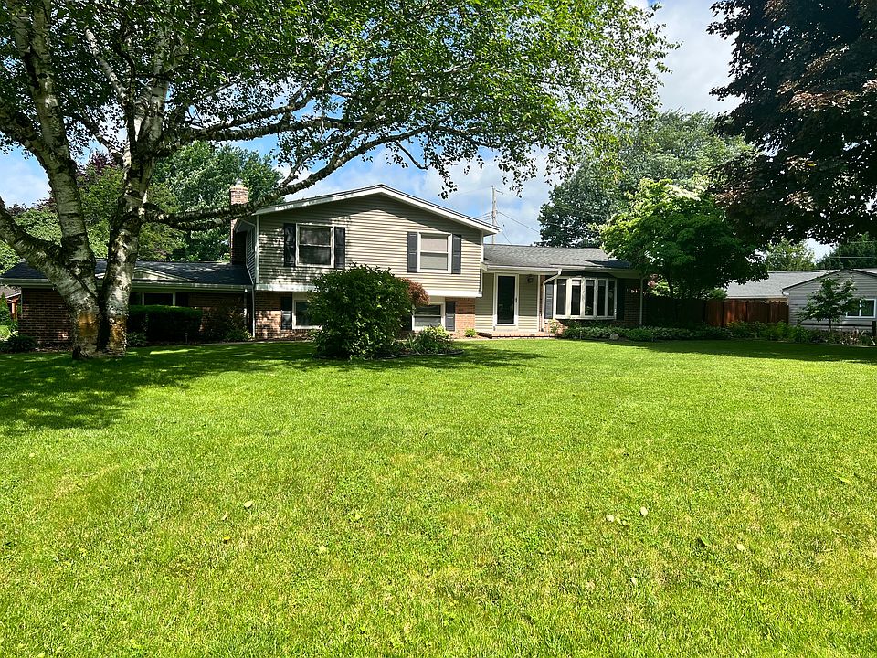 1st image of 24025 Lynwood Dr W