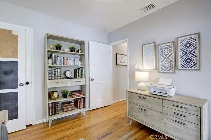 6542 Balcom Ave — Photo 17