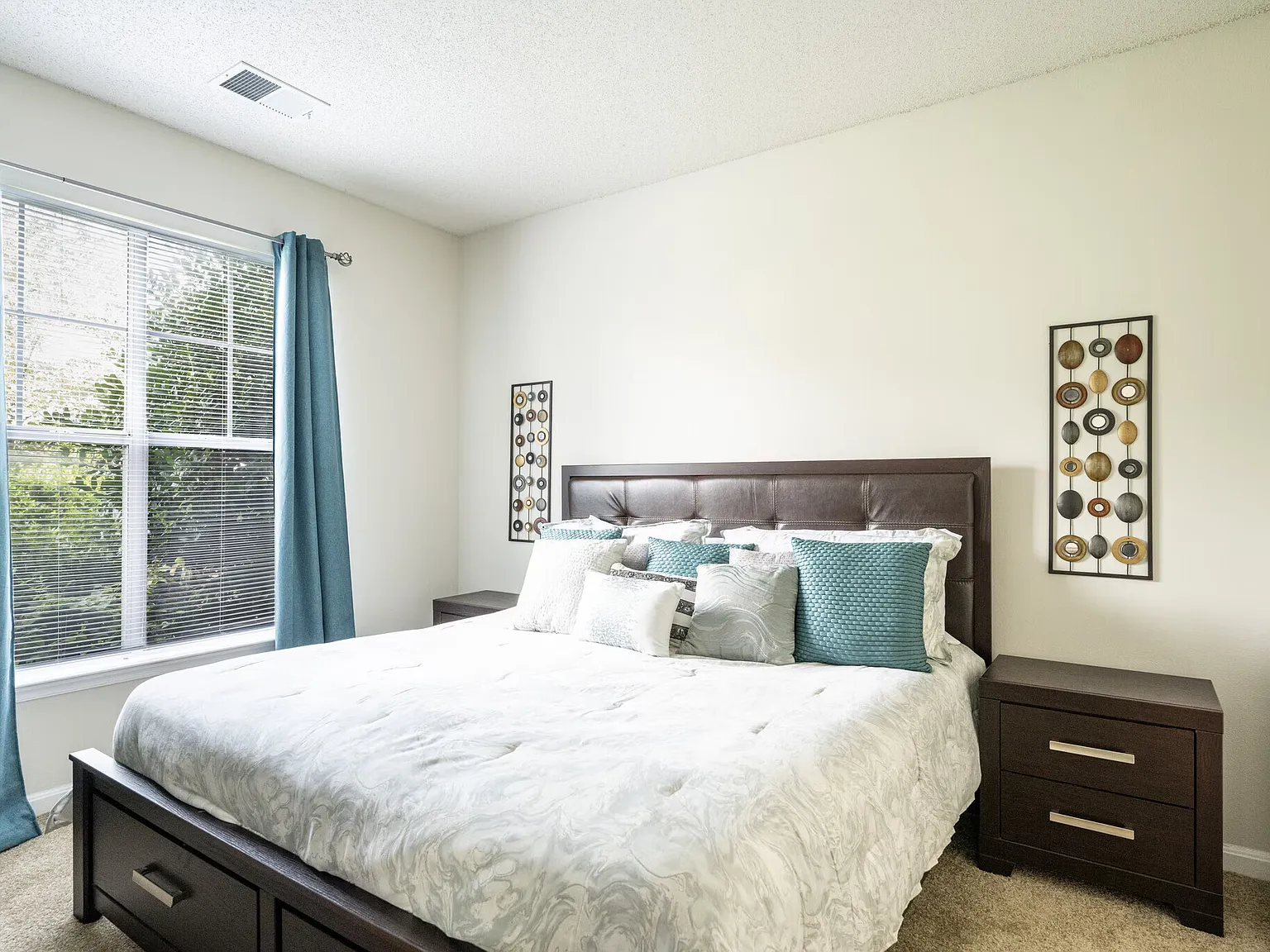 Sterling Glen Apartments — Photo 4