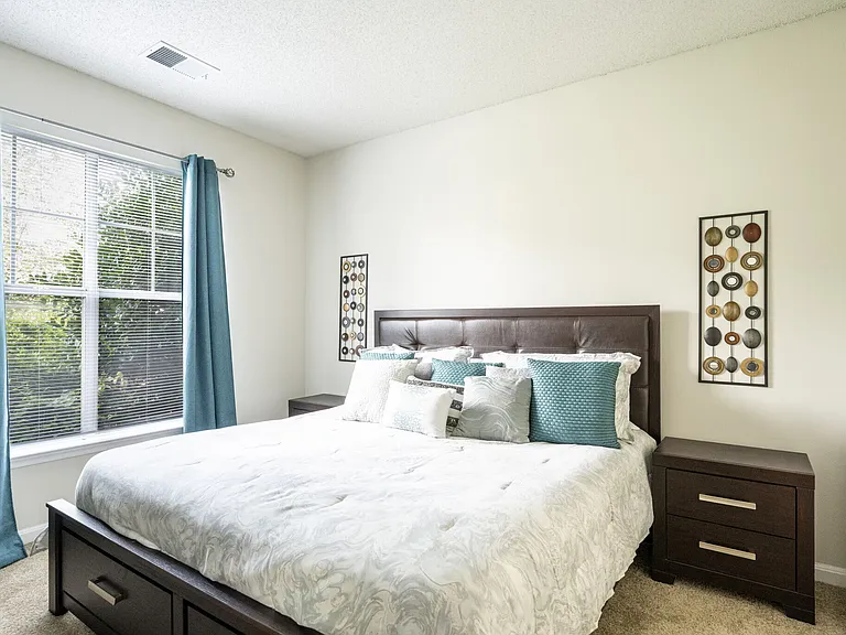 Sterling Glen Apartments — Photo 8