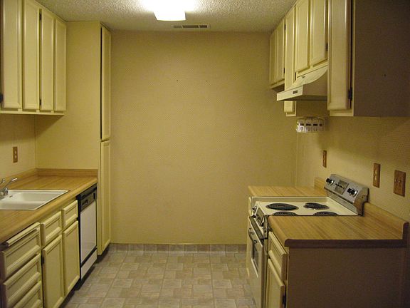 4th image of 2247 W Dakota Ave APT 123