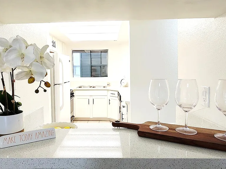 1141 N Columbus Ave — Photo 29