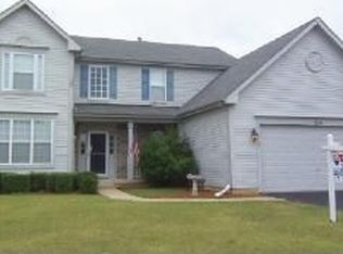 250 Berkshire Ln, Sugar Grove, IL 60554