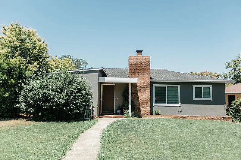 3370 Sunset Dr photo 1