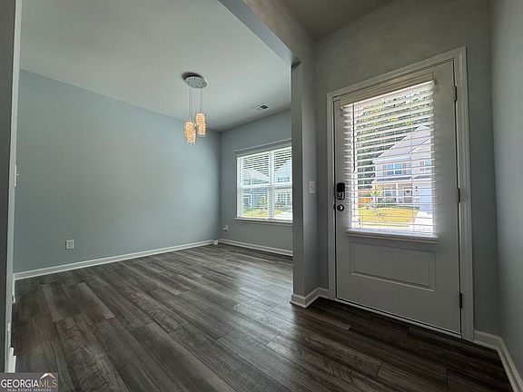 5th image of 122 Sycamore Ln