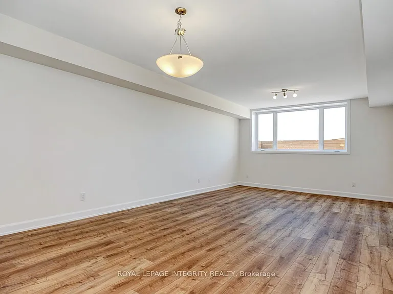 906 Chablis Cres #A — Photo 6