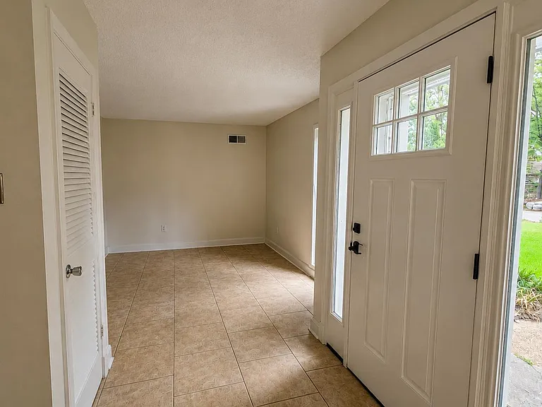 89 Ericson Rd — Photo 4