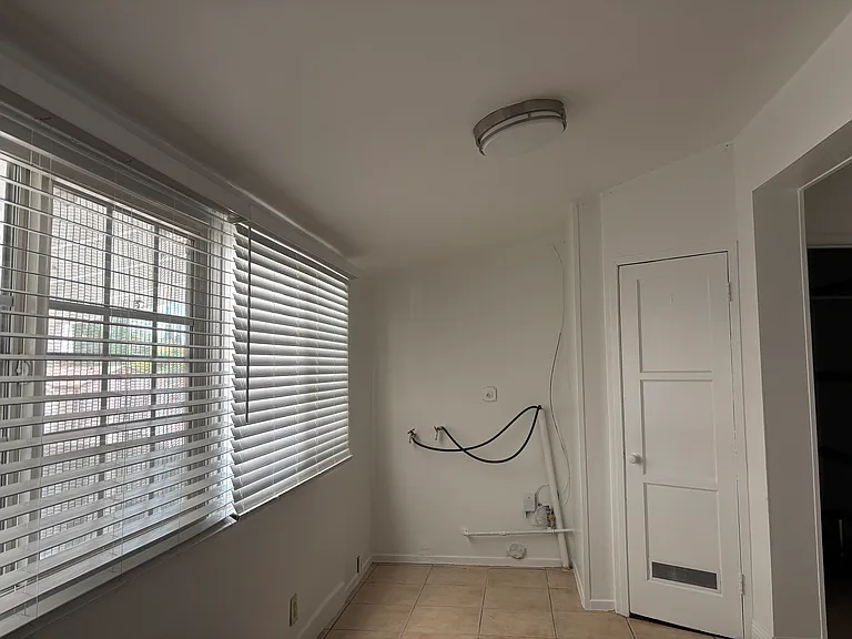 239 N Riverside Ave #C — Photo 2