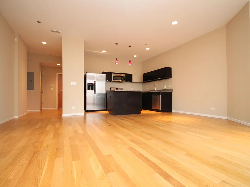 2157 N Damen Ave #202