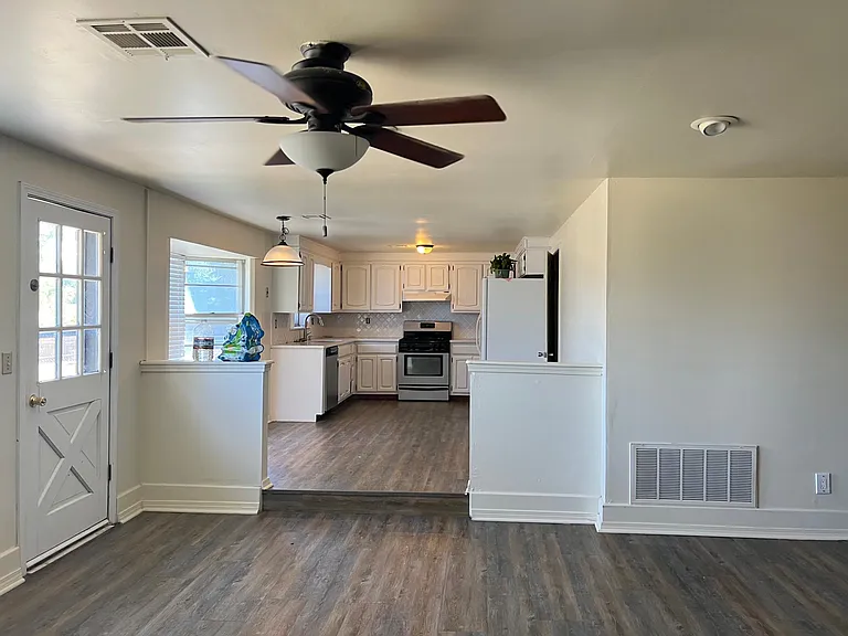 Kitchen/den