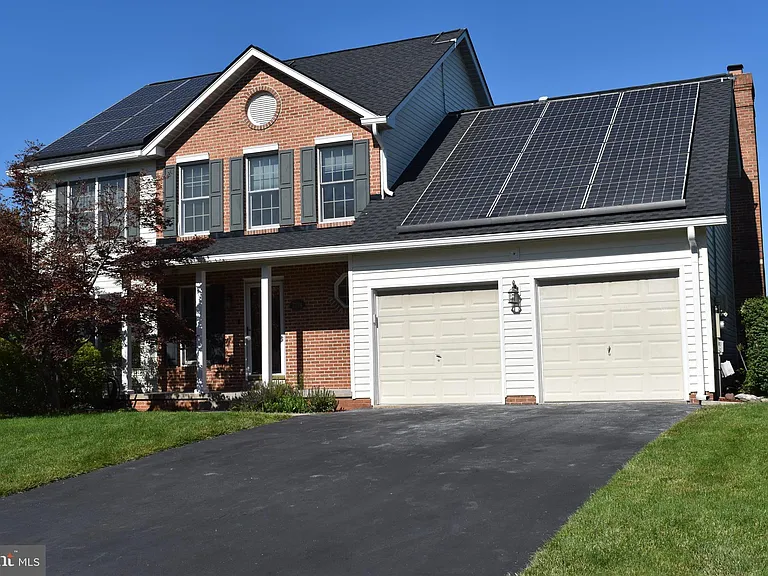 2174 E Greenleaf Dr — Photo 3
