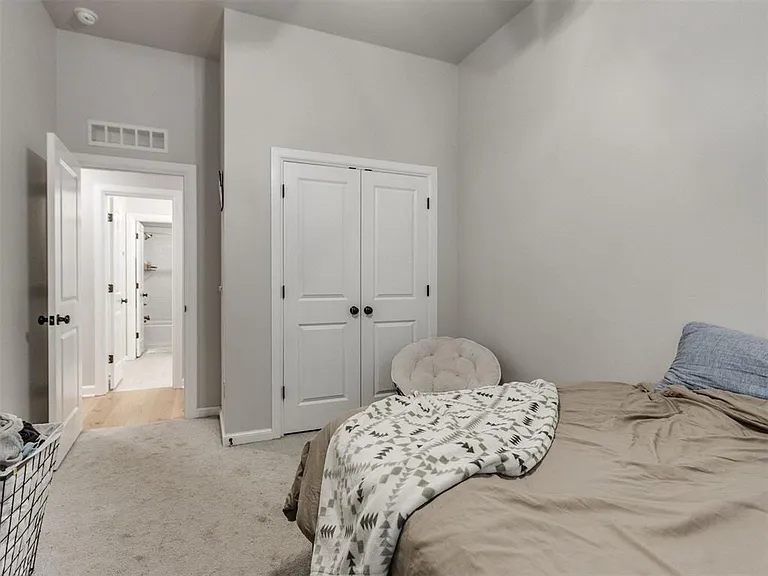 10516 NW 33rd Pl — Photo 12