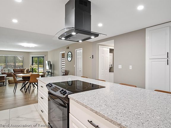 4th image of 6010 Matanzas Dr