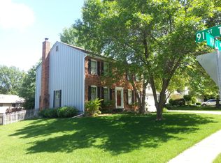 9113 Hall Dr, Lenexa, KS 66219