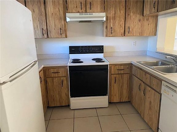 2nd image of 2653 Surrey Ct #2653