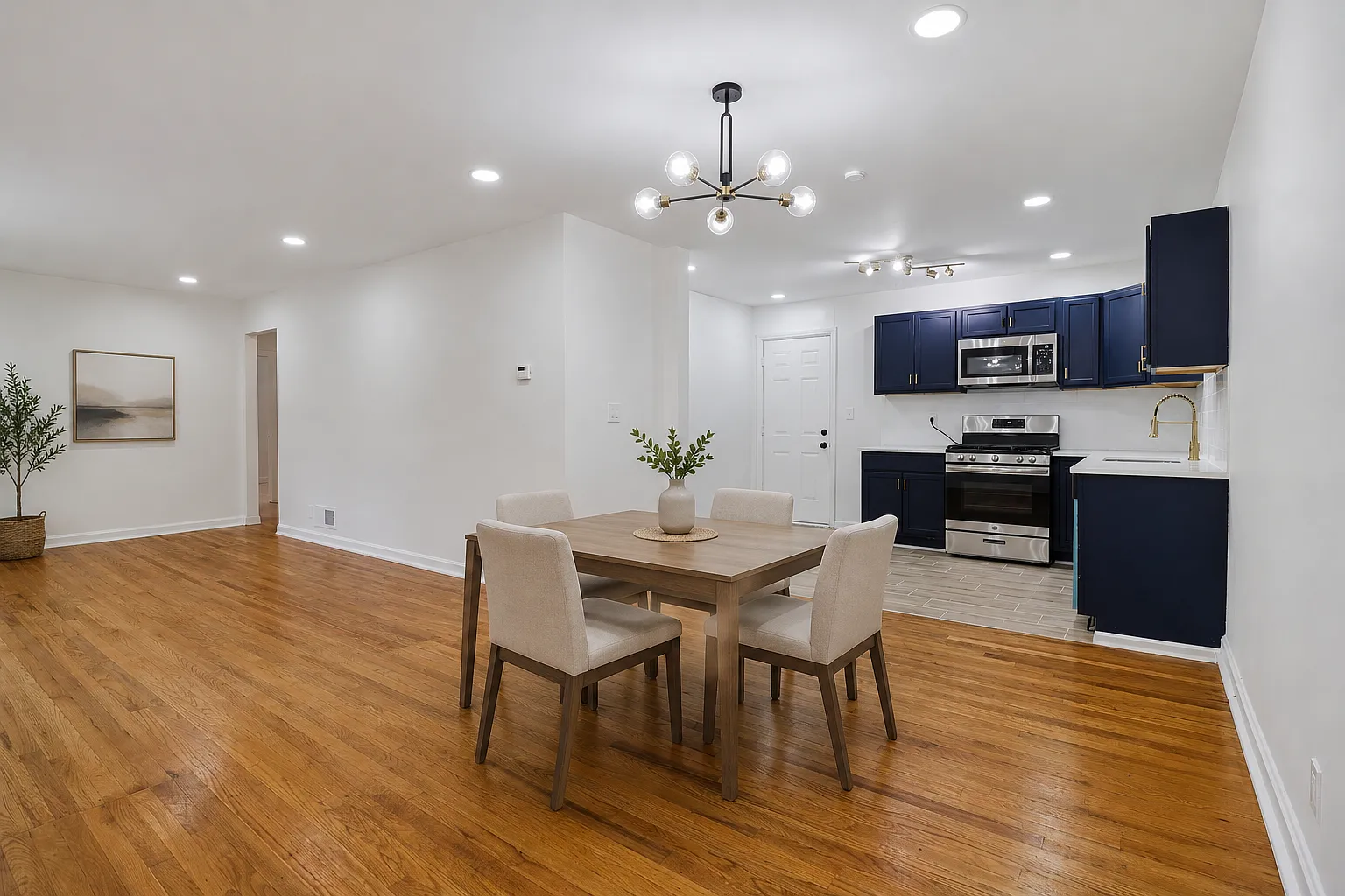 3159 Bobolink Dr — Photo 4