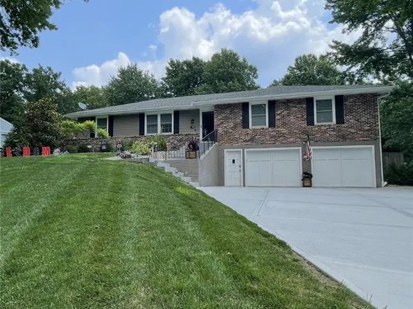 7401 NW Eastside Dr, Weatherby Lake, MO 64152