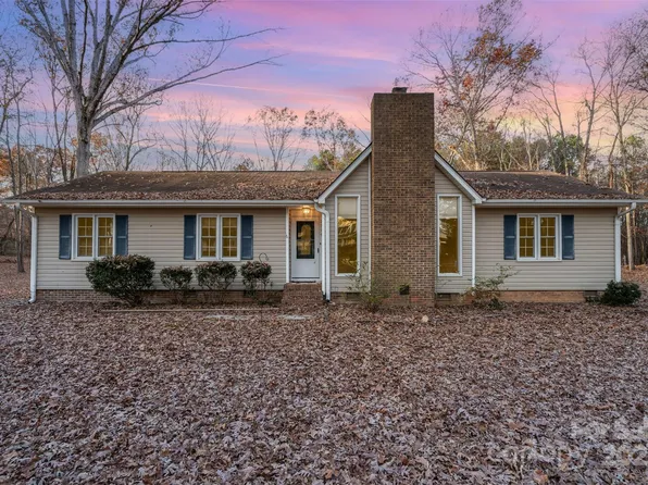 2704 Leisure Dr, Waxhaw, NC 28173