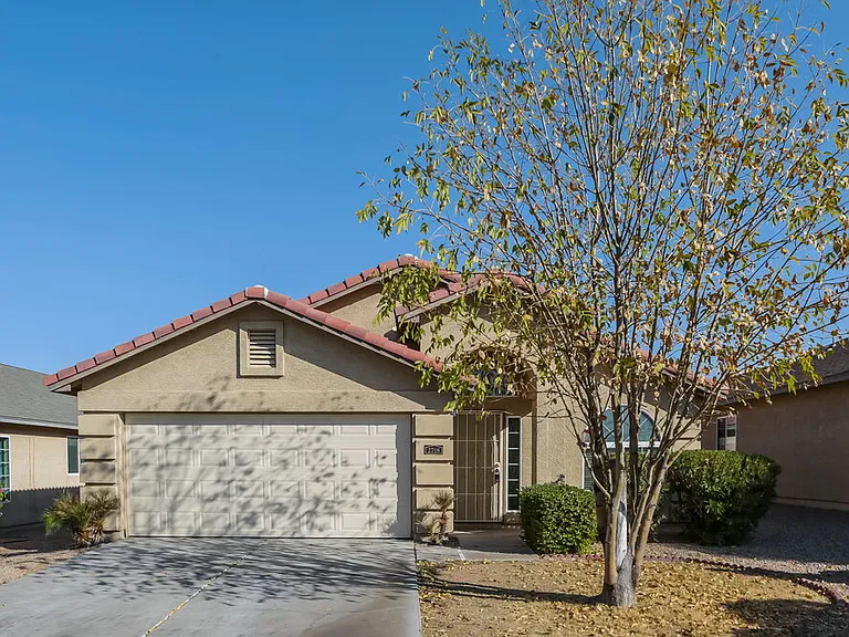 2718 W Pecan Rd — Photo 1