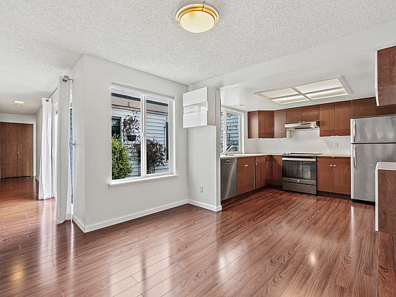 5th image of 15968 NE 15th St