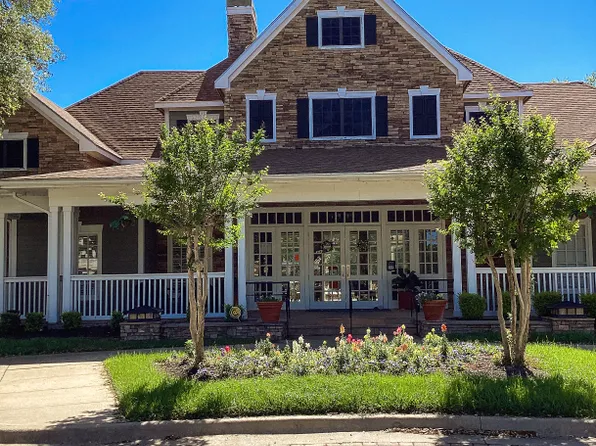 Lodge at West Oaks