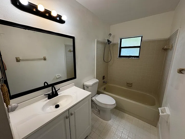 3831 SW 69th Ave — Photo 6