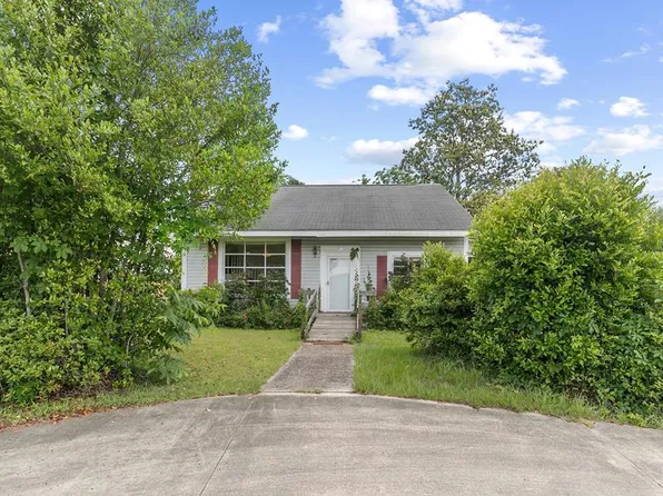 610 E Church St, Headland, AL 36345