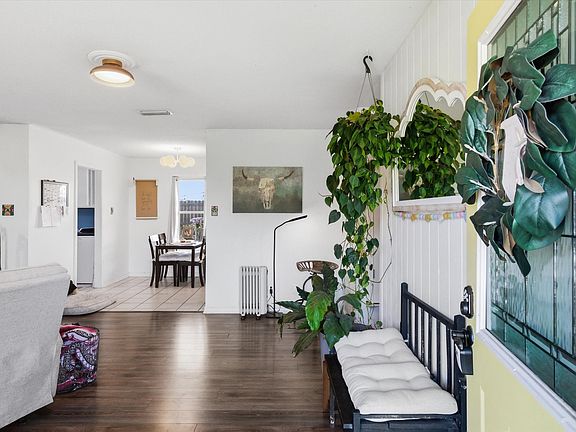 3rd image of 1035 Houston St